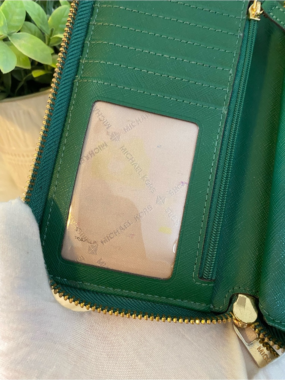 Michael Kors Green Saffiano Zip Wallet with Gold Logo - Picture 9 of 12